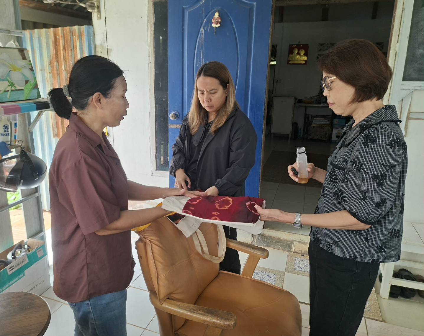 title - ผู้ตรวจราชการ ส.ป.ก. ลงพื้นที่ตรวจเยี่ยมเกษตรกรกลุ่มวิสาหกิจชุมชนพืชผักอินทรีย์และผลิตภัณฑ์แปรรูปทุ่งขนานในนิคมเศรษฐกิจพอเพียง ในเขตปฏิรูปที่ดินจังหวัดจันทบุรี